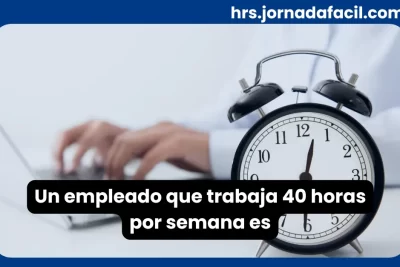 Empleado trabajando frente a un reloj que representa una jornada laboral de 40 horas semanales